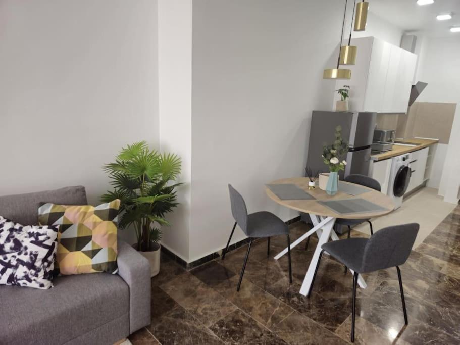 Tao City Center Apartment With Fee Wifi And Air Con By Namaste Elite Торремолінос Екстер'єр фото